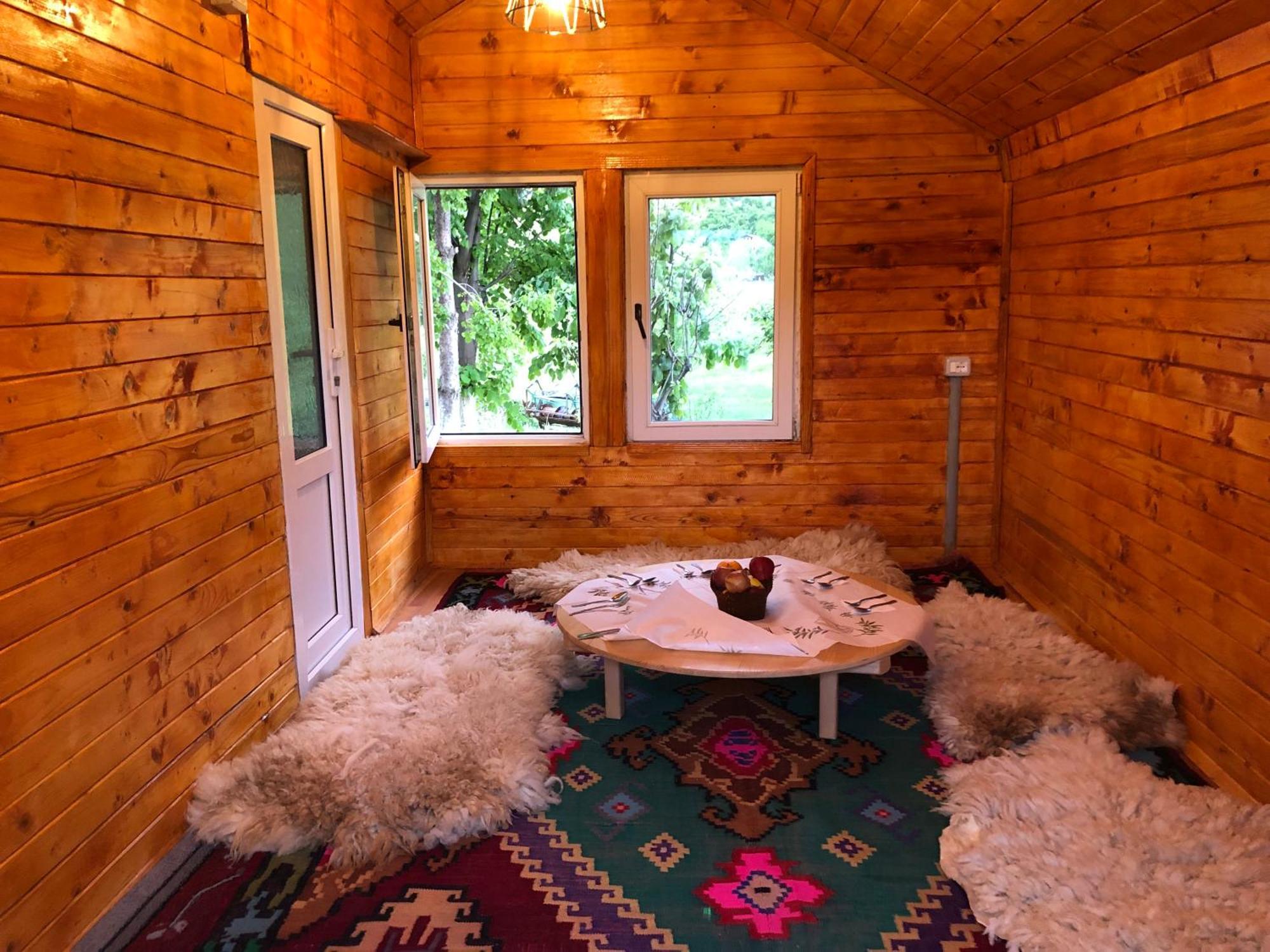 Bujtina Gashi Guest House Kukes ภายนอก รูปภาพ