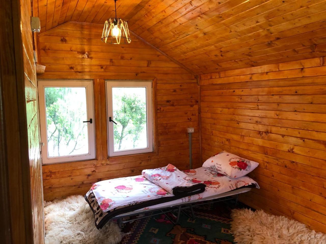 Bujtina Gashi Guest House Kukes ภายนอก รูปภาพ